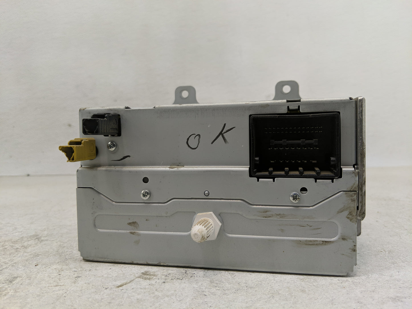 2011-2012 Cadillac Srx Radio AM FM Cd Player Receiver Replacement P/N:22870782 Fits Fits 2010 2011 2012 OEM Used Auto Parts