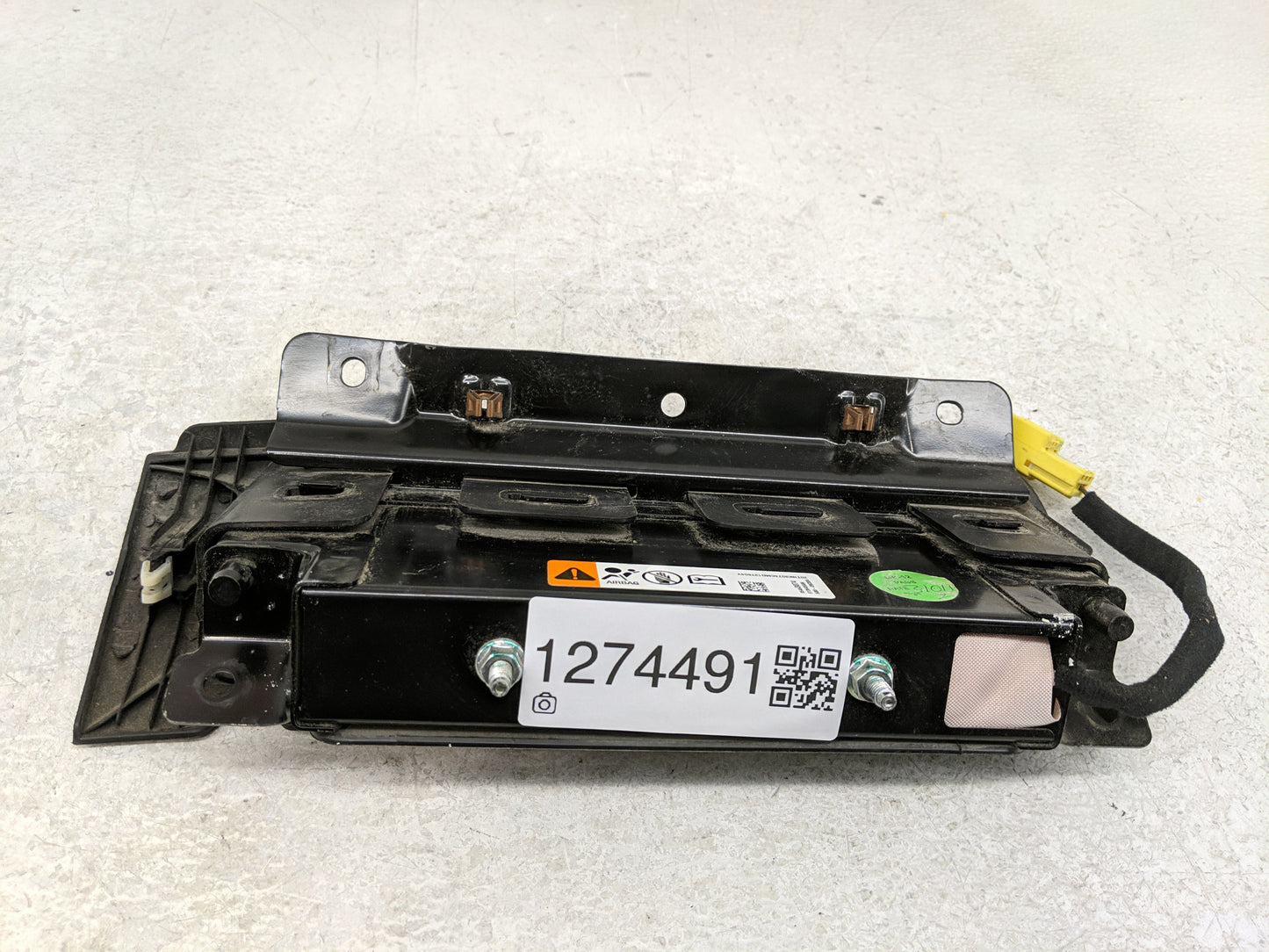 2011-2012 Chevrolet Cruze Air Bag Driver Left Knee OEM P/N:AB0-09C004 813645686, 95483074 Fits Fits 2011 2012 OEM Used Auto