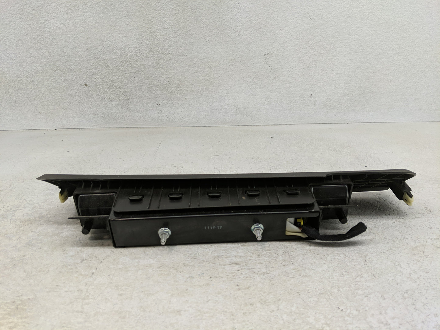 2011-2012 Chevrolet Cruze Air Bag Passenger Right Knee OEM P/N:813645686 95483077 Fits Fits 2011 2012 OEM Used Auto Parts -