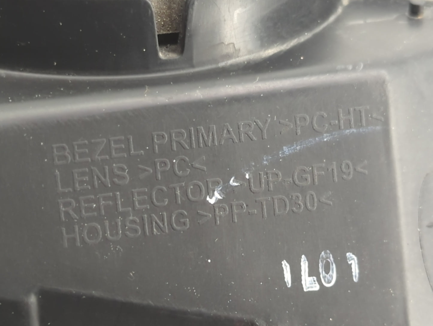 2011-2012 Chevrolet Cruze Passenger Right Oem Head Light Headlight Lamp - Oemusedautoparts1.com