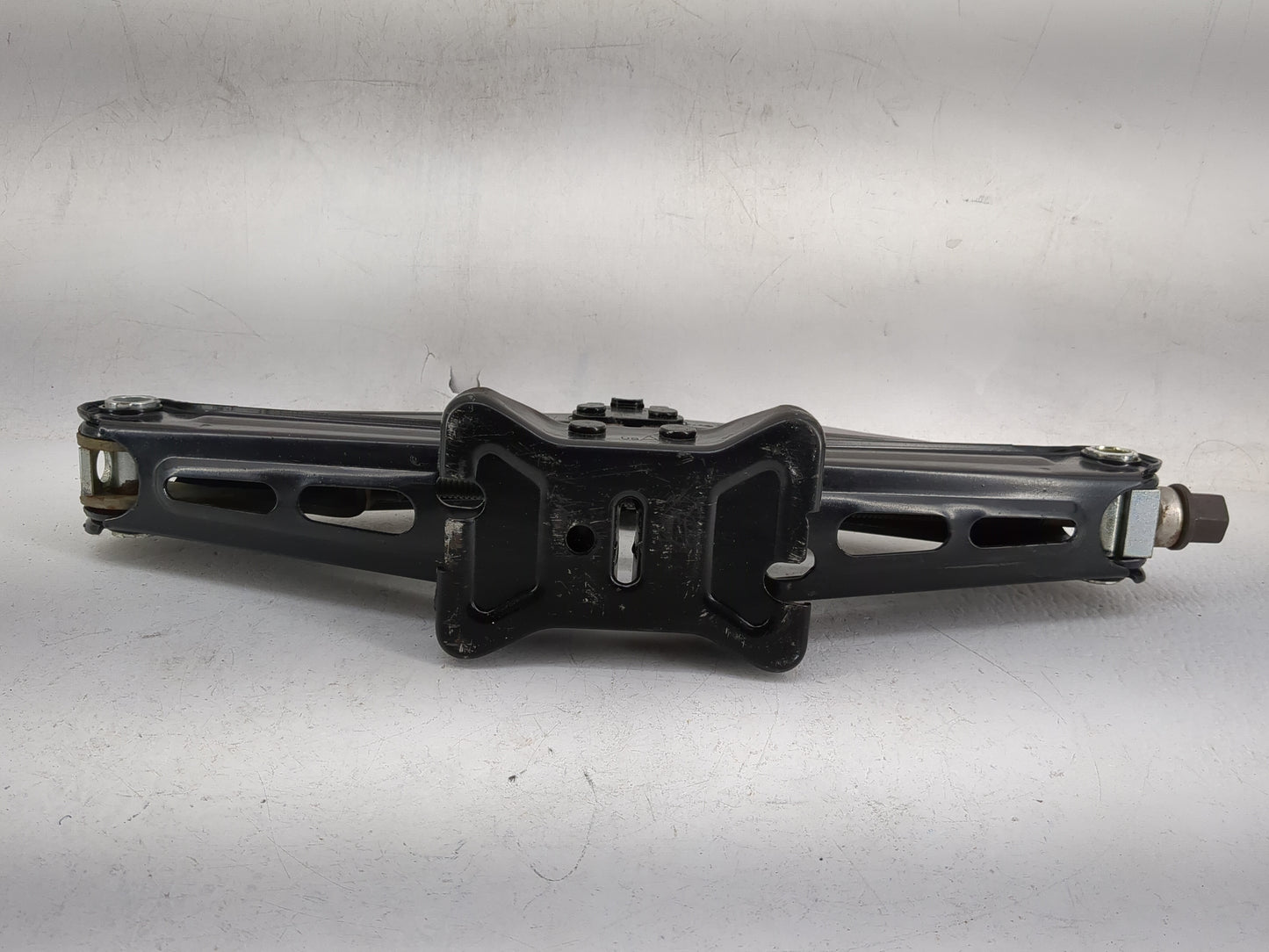 2012 Chevrolet Cruze Spare Scissor Car Jack Black 1480012 - Oemusedautoparts1.com