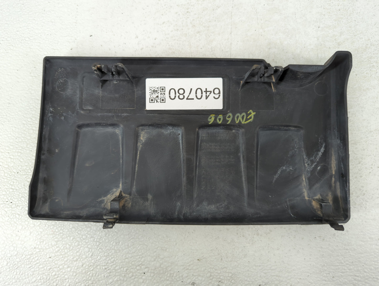 2012 Chevrolet Cruze Engine Cover - Oemusedautoparts1.com