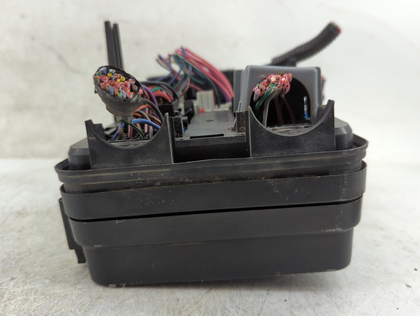 2012 Chevrolet Equinox Fusebox Fuse Box Panel Relay Module Fits OEM Used Auto Parts - Oemusedautoparts1.com