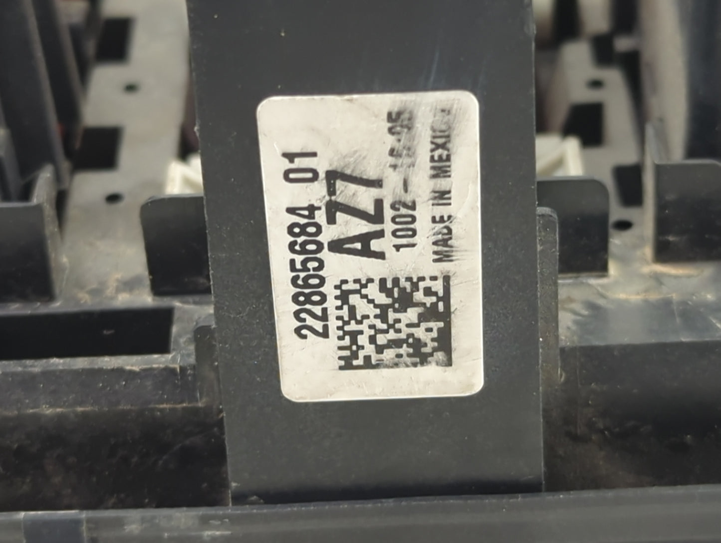 2012 Chevrolet Equinox Fusebox Fuse Box Panel Relay Module P/N:22865684 Fits OEM Used Auto Parts - Oemusedautoparts1.com