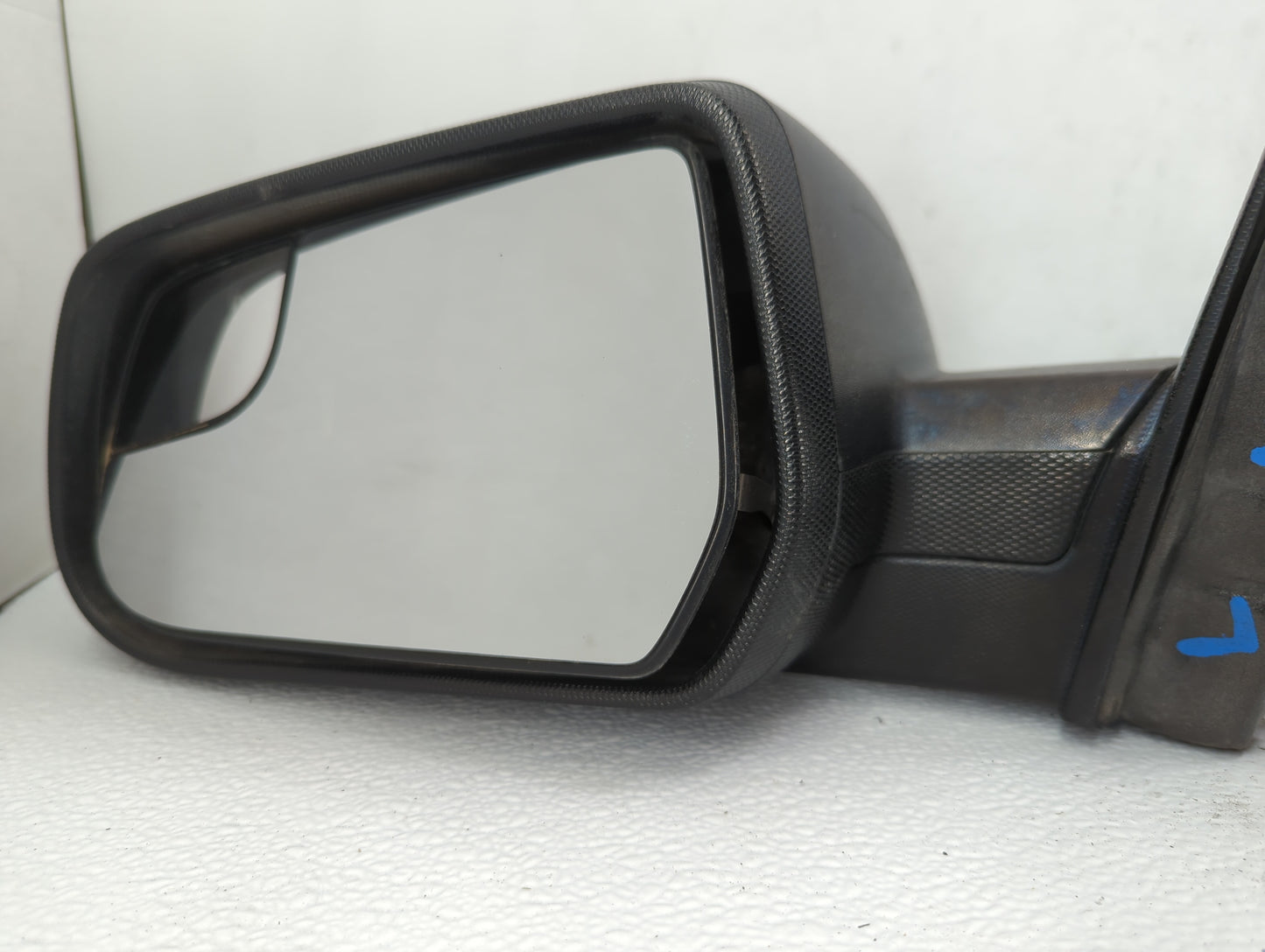 2012-2014 Chevrolet Equinox Driver Side View Mirror - Left Door Mirror OEM Used - Oemusedautoparts1.com