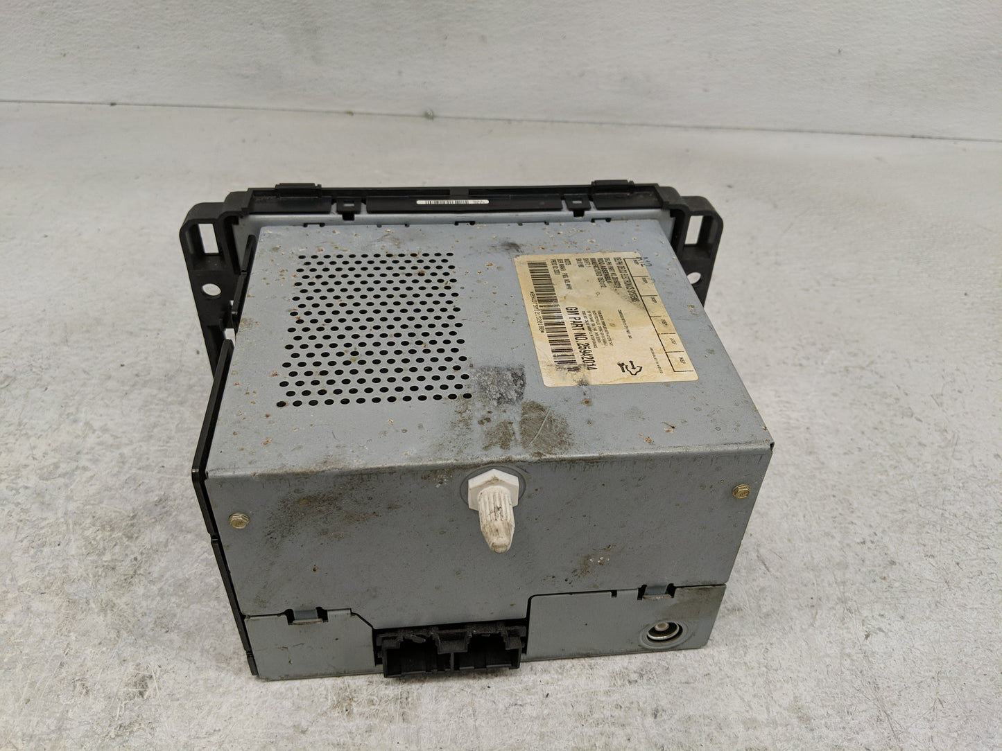 2008-2014 Chevrolet Express 2500 Radio AM FM Cd Player Receiver Replacement P/N:25942014 Fits OEM Used Auto Parts - Oemuseda