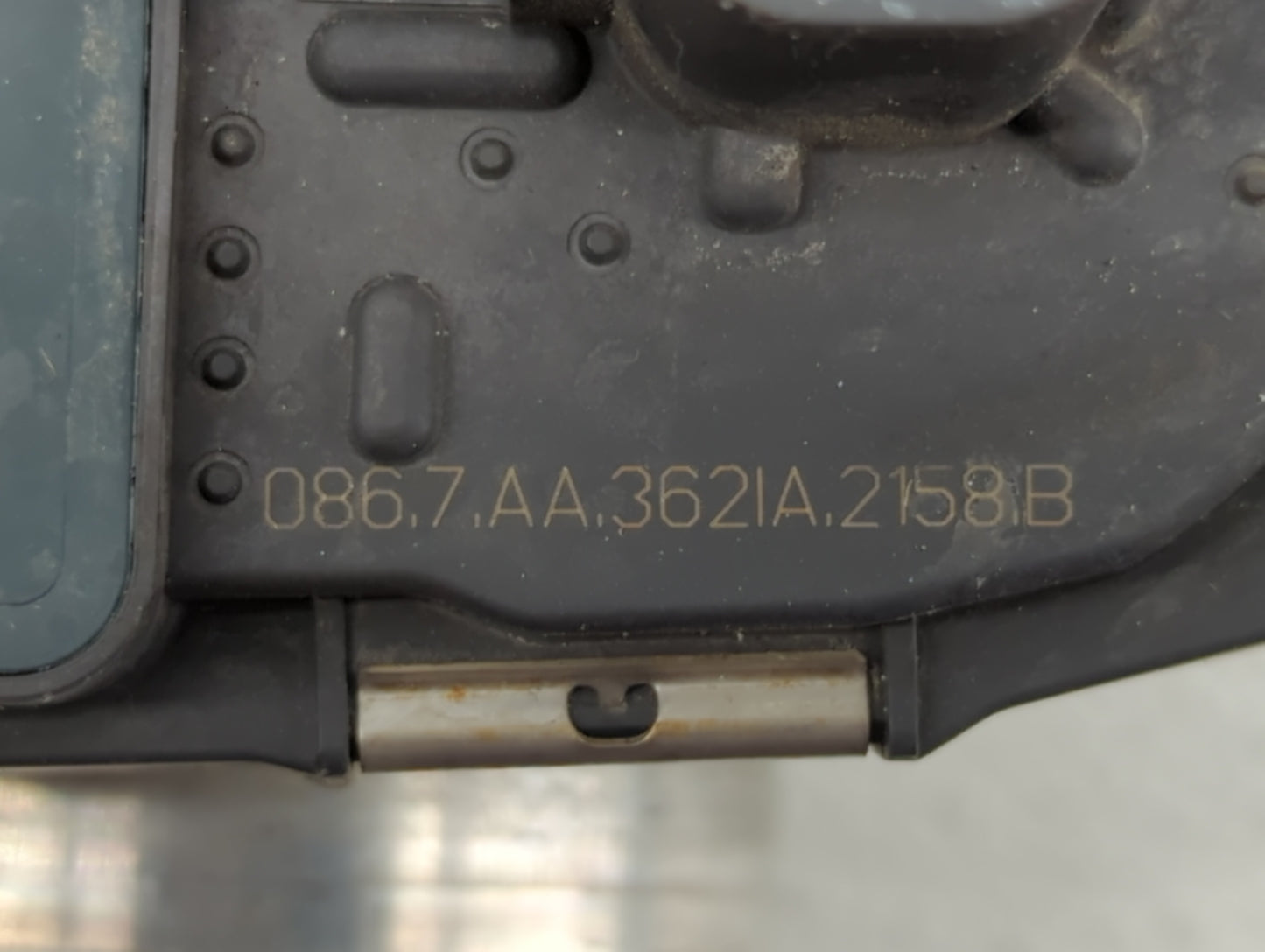 2008-2012 Chevrolet Malibu Throttle Body P/N:362IA 9B4G-9F991-A, 668AA, 186AA Fits Fits 2007 2008 2009 2010 2011 2012 OEM Us