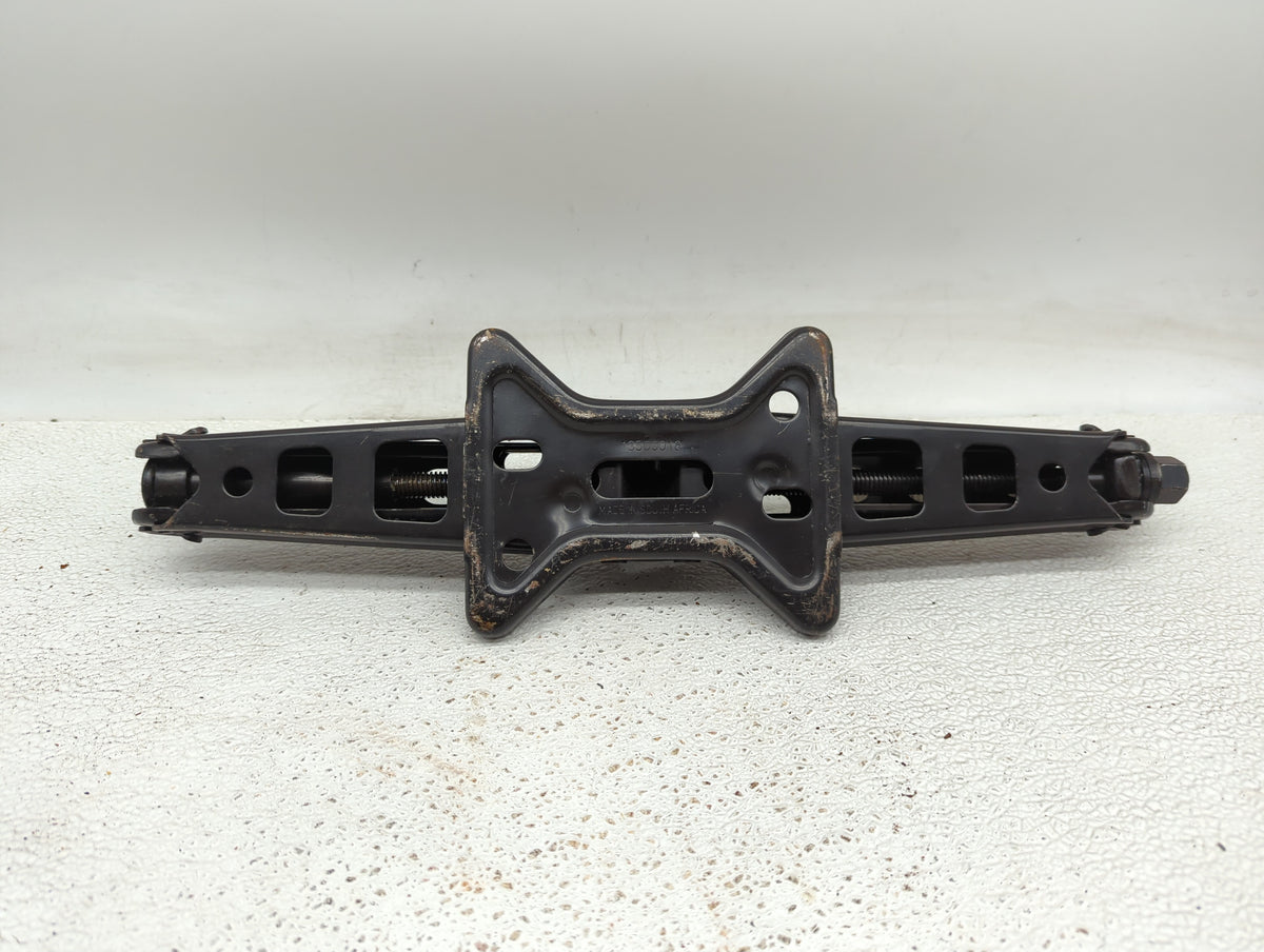 2012 Chevrolet Malibu Spare Scissor Car Jack Black 840238 - Oemusedautoparts1.com