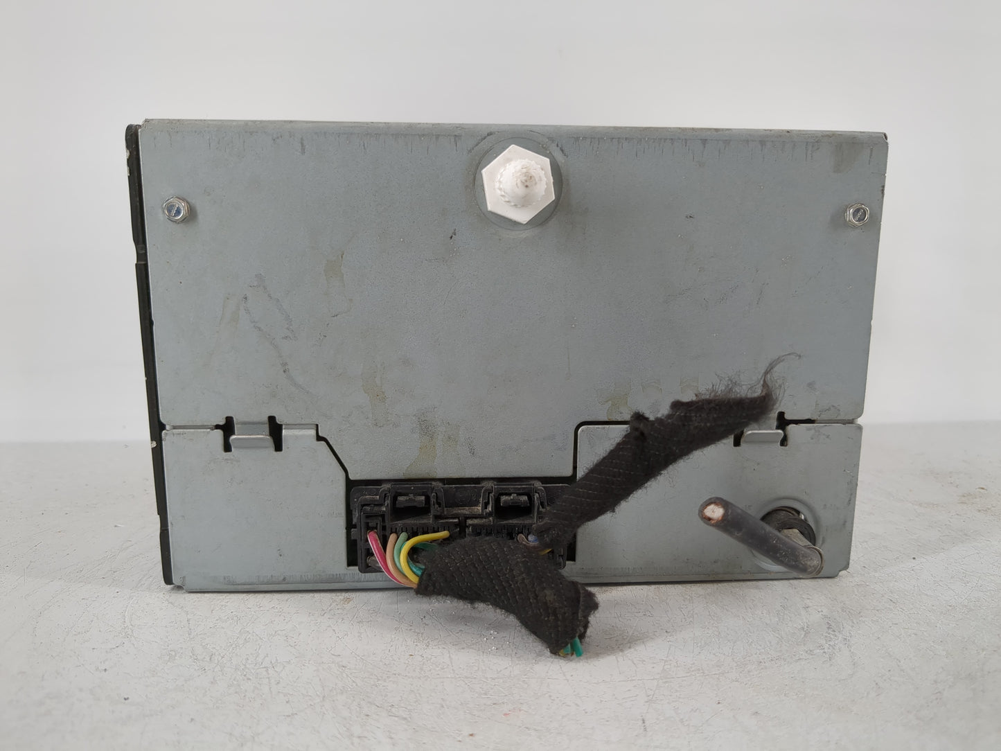 2010-2013 Chevrolet Silverado 1500 Radio AM FM Cd Player Receiver Replacement P/N:25942914 Fits OEM Used Auto Parts - Oemuse