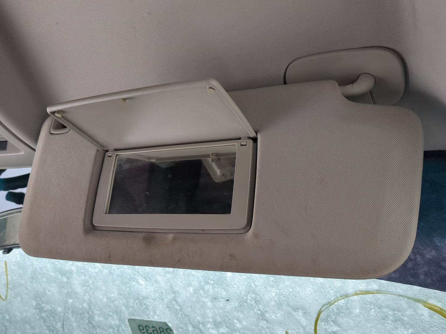 2007-2013 Chevrolet Silverado 1500 Sun Visor Shade Replacement Passenger Right Mirror Fits OEM Used Auto Parts - Oemusedauto