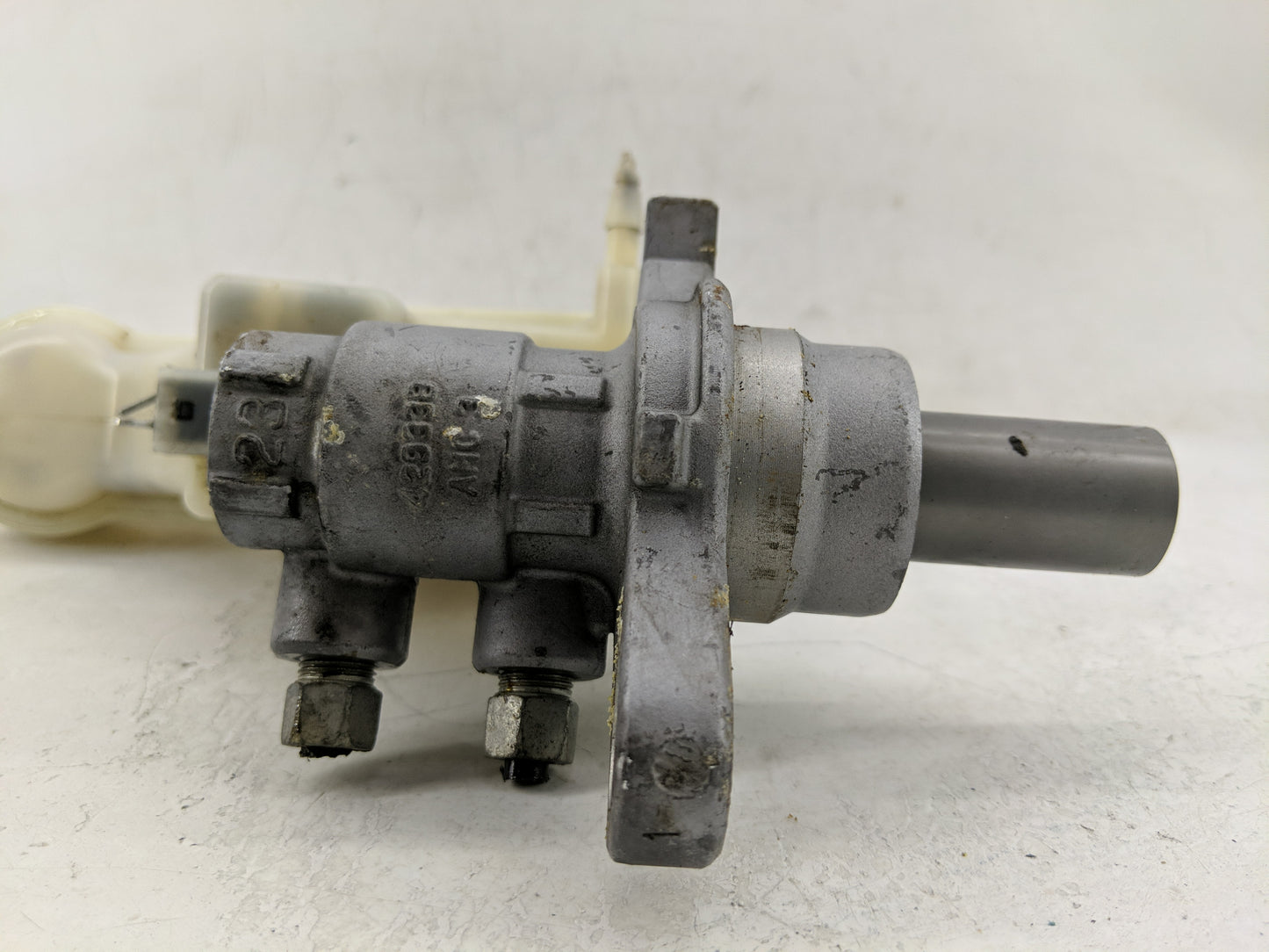 2012-2019 Chevrolet Sonic Brake Master Cylinder 1311520 - Oemusedautoparts1.com