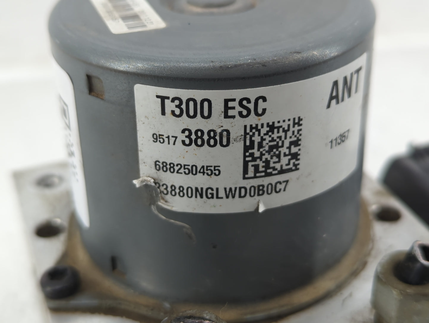 2012-2013 Chevrolet Sonic ABS Pump Control Module Replacement P/N:95173880 Fits Fits 2012 2013 OEM Used Auto Parts - Oemused