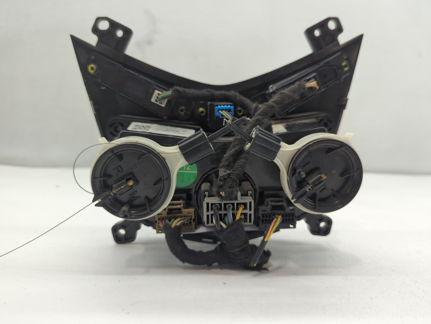 2012 Chevrolet Sonic Climate Control Module Temperature AC/Heater Replacement P/N:95466006 Fits OEM Used Auto Parts - Oemuse