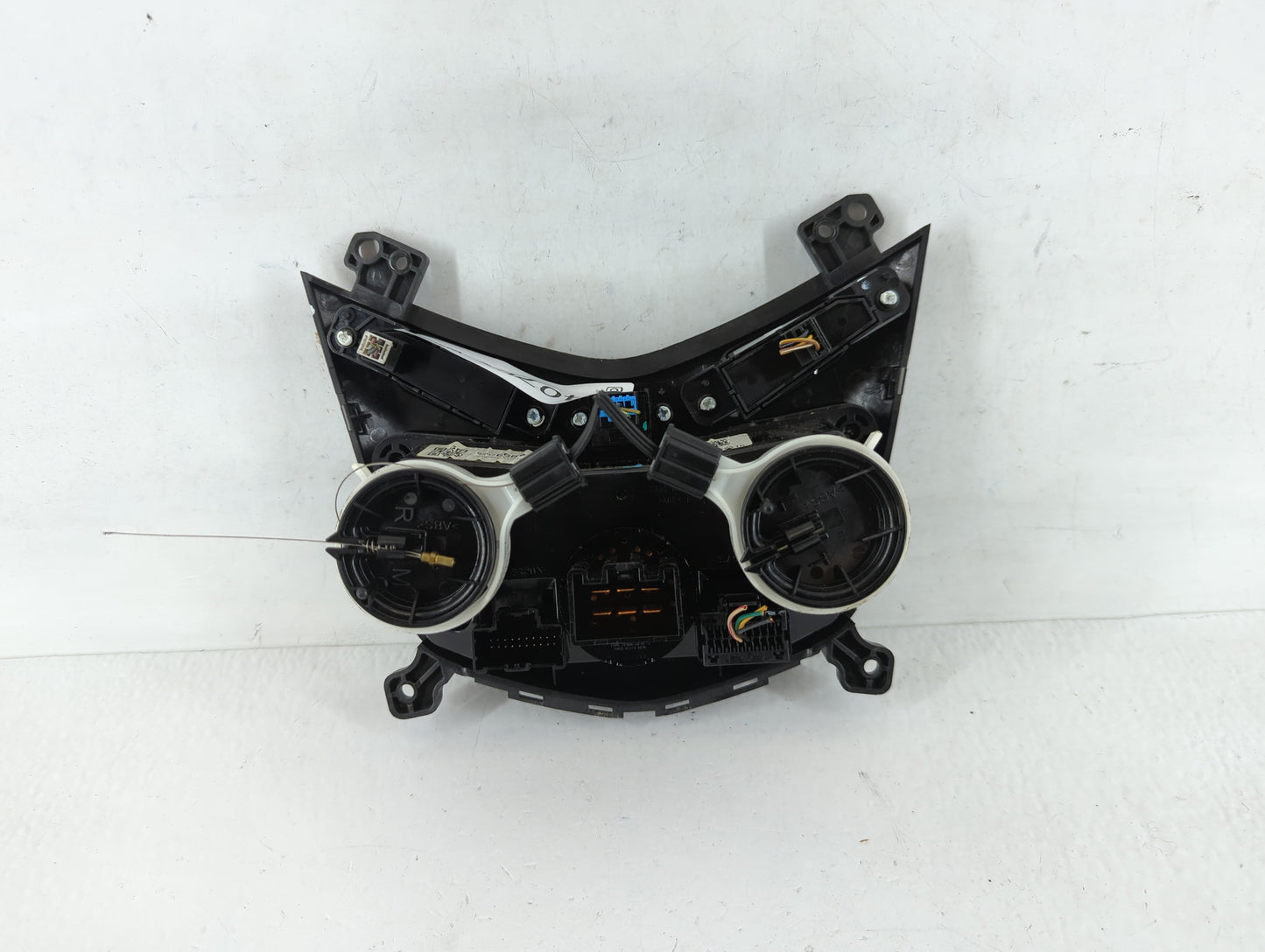 2012 Chevrolet Sonic Climate Control Module Temperature AC/Heater Replacement P/N:95076687 Fits OEM Used Auto Parts - Oemuse