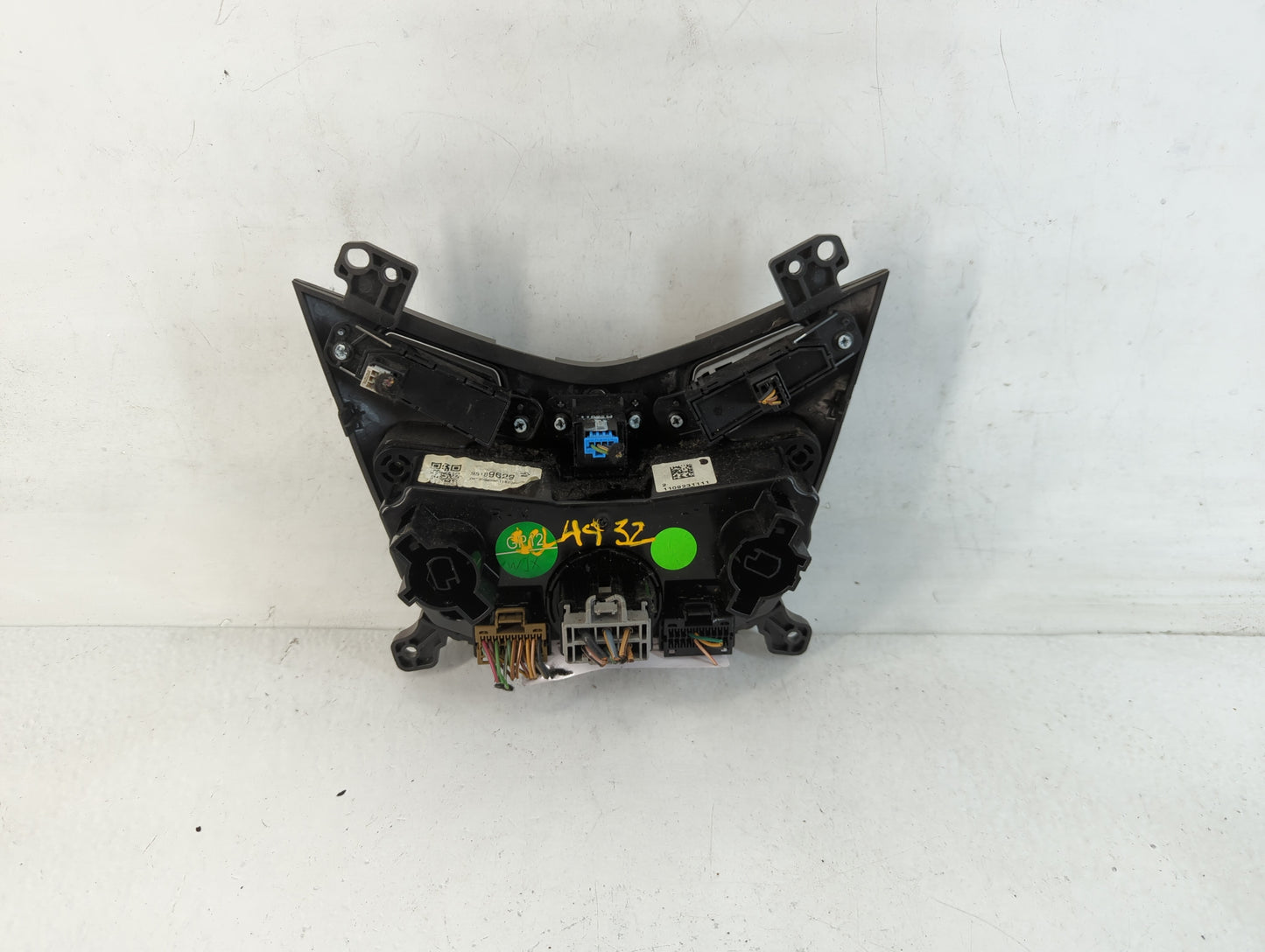 2012 Chevrolet Sonic Climate Control Module Temperature AC/Heater Replacement P/N:95189629 Fits OEM Used Auto Parts - Oemuse