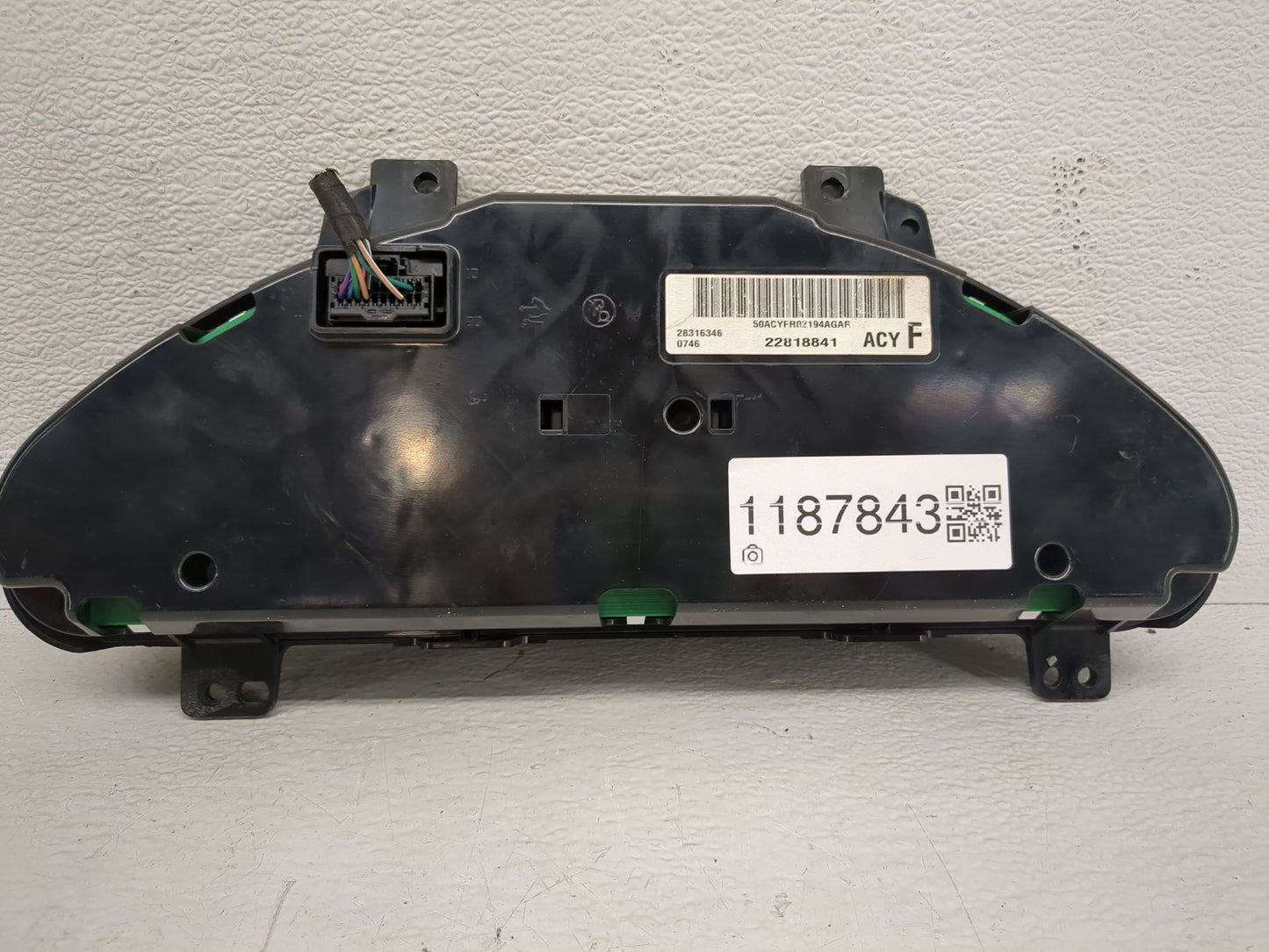 2012 Chevrolet Traverse Instrument Cluster Speedometer Gauges P/N:22818841 Fits OEM Used Auto Parts - Oemusedautoparts1.com