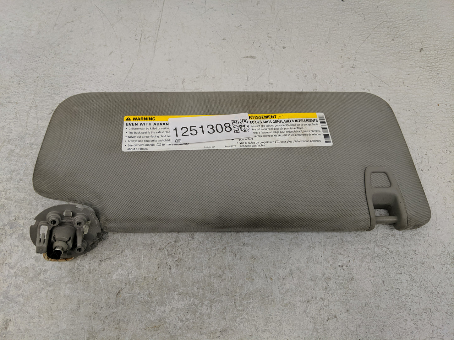 2012 Chevrolet Traverse Sun Visor Shade Replacement Driver Left Mirror Fits OEM Used Auto Parts - Oemusedautoparts1.com