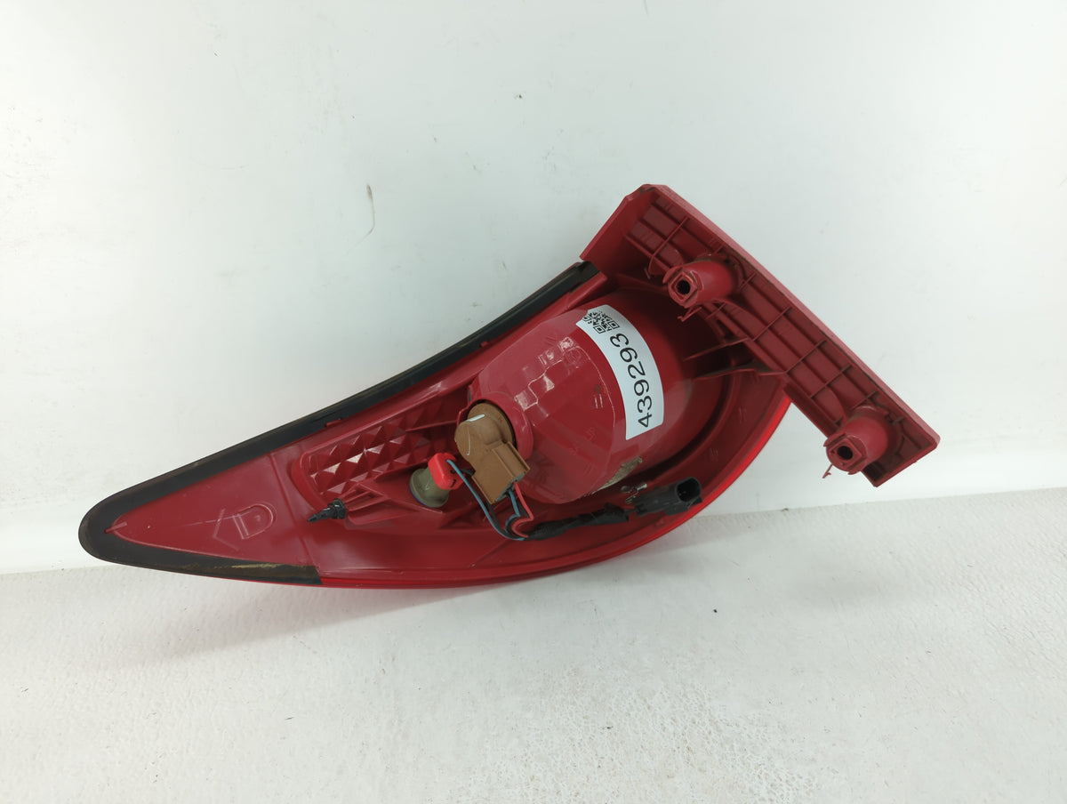 2009-2012 Chevrolet Traverse Tail Light Assembly Passenger Right OEM P/N:34T425417 Fits Fits 2009 2010 2011 2012 OEM Used Au