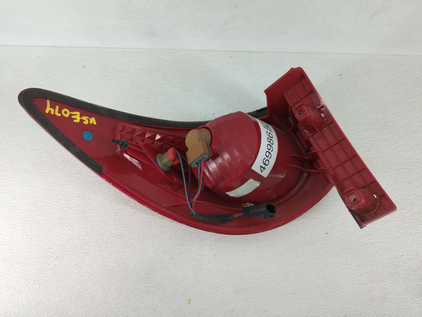 2012 Chevrolet Traverse Tail Light Assembly Passenger Right OEM P/N:ZFY-00928-GM 10T133166 Fits OEM Used Auto Parts - Oemuse