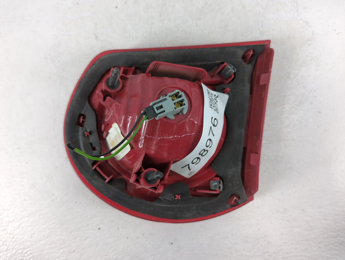 2009-2012 Chevrolet Traverse Tail Light Assembly Passenger Right OEM P/N:25952322 Fits Fits 2009 2010 2011 2012 OEM Used Aut