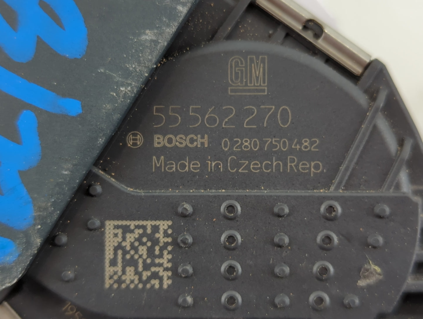 2011-2015 Chevrolet Volt Throttle Body P/N:55562270 Fits Fits 2011 2012 2013 2014 2015 2016 OEM Used Auto Parts - Oemusedaut