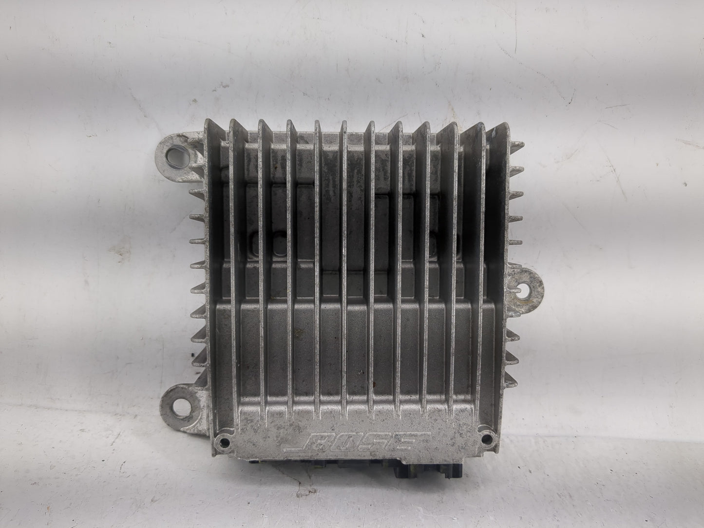 2011-2015 Chevrolet Volt Radio Speaker Amplifier 20760438 - Oemusedautoparts1.com
