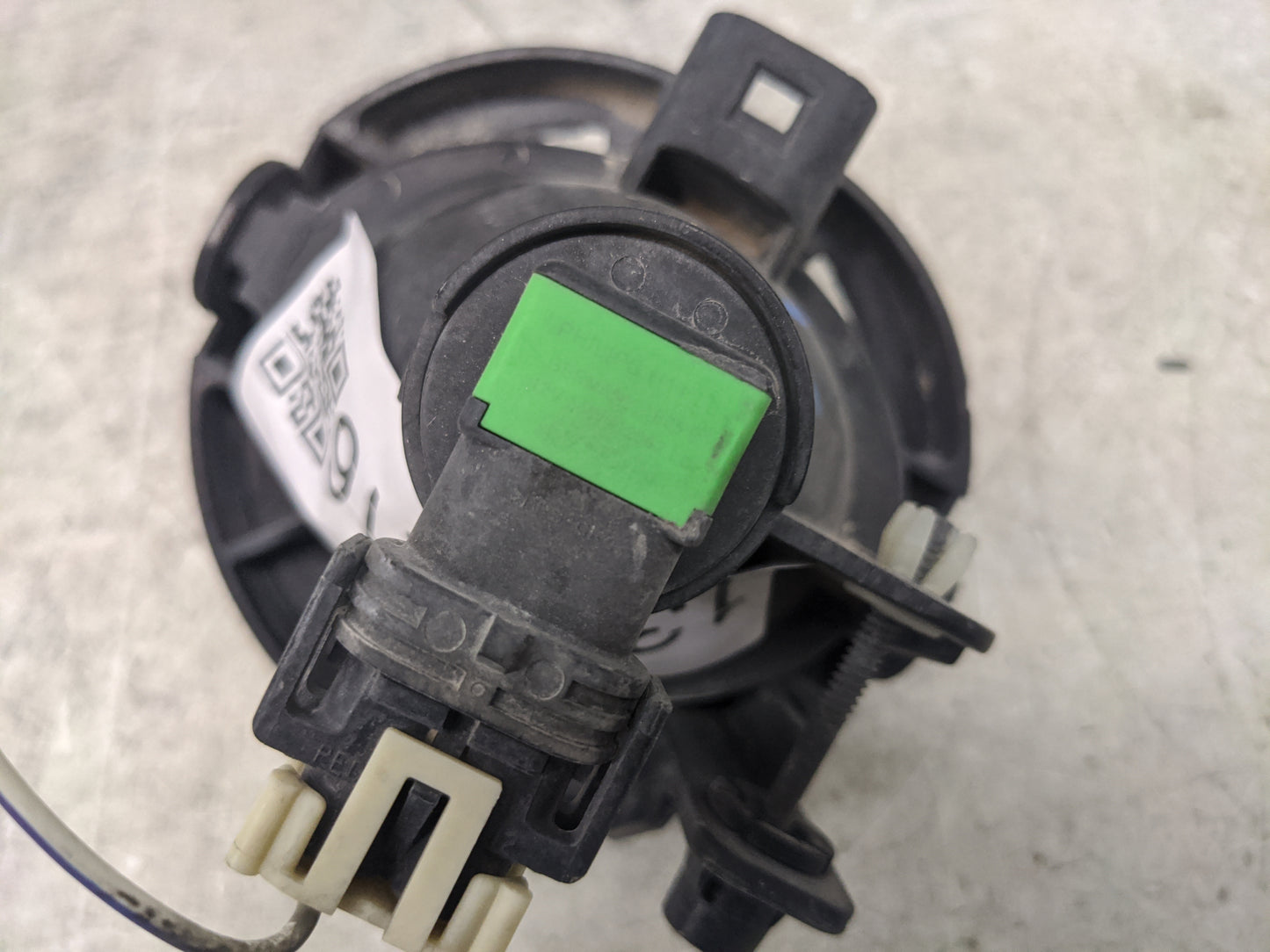2017-2017 Chrysler 200 Driver Left Oem Fog Light Lamp - Oemusedautoparts1.com