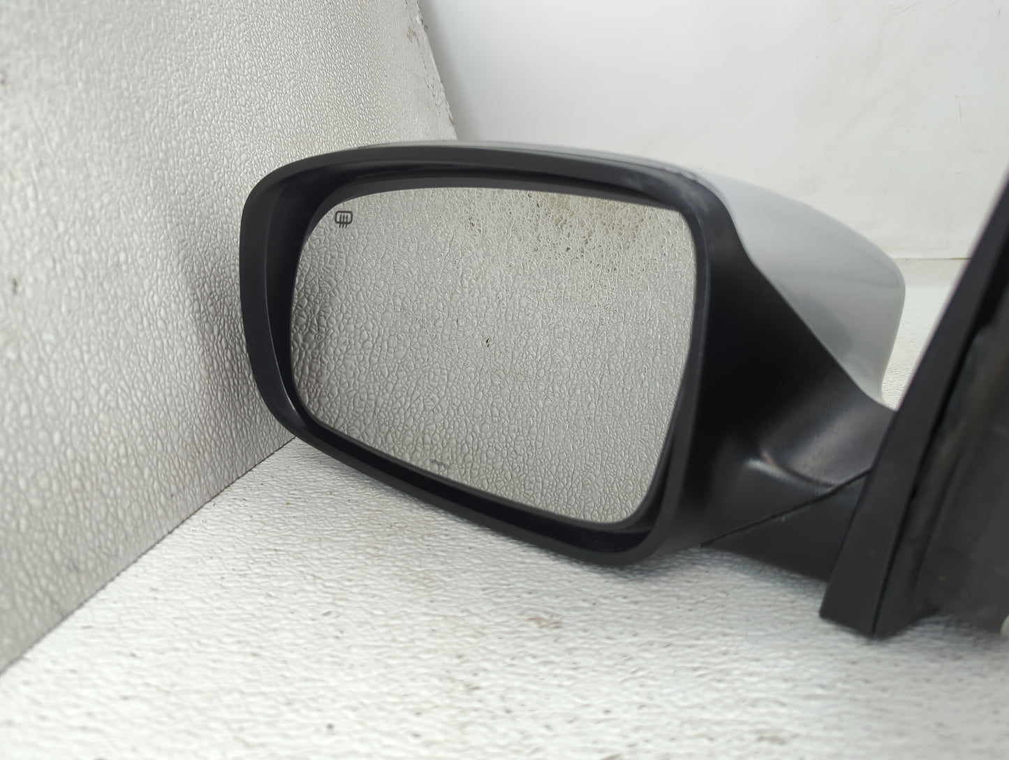 2011-2014 Chrysler 200 Driver Side View Mirror - Left Door Mirror OEM Used - Oemusedautoparts1.com