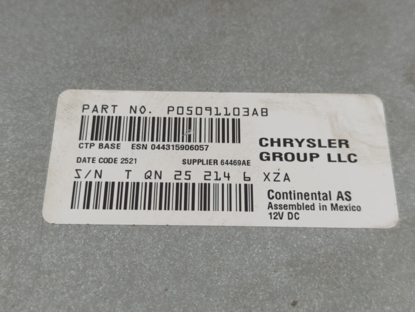 2012-2013 Chrysler 300 Radio AM FM Cd Player Receiver Replacement P/N:P05091103AB Fits Fits 2012 2013 OEM Used Auto Parts -