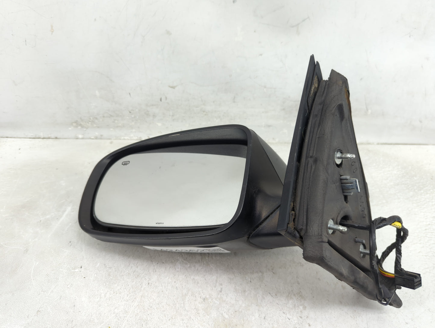 2011-2014 Chrysler 300 Driver Side View Mirror - Left Door Mirror OEM Used - Oemusedautoparts1.com
