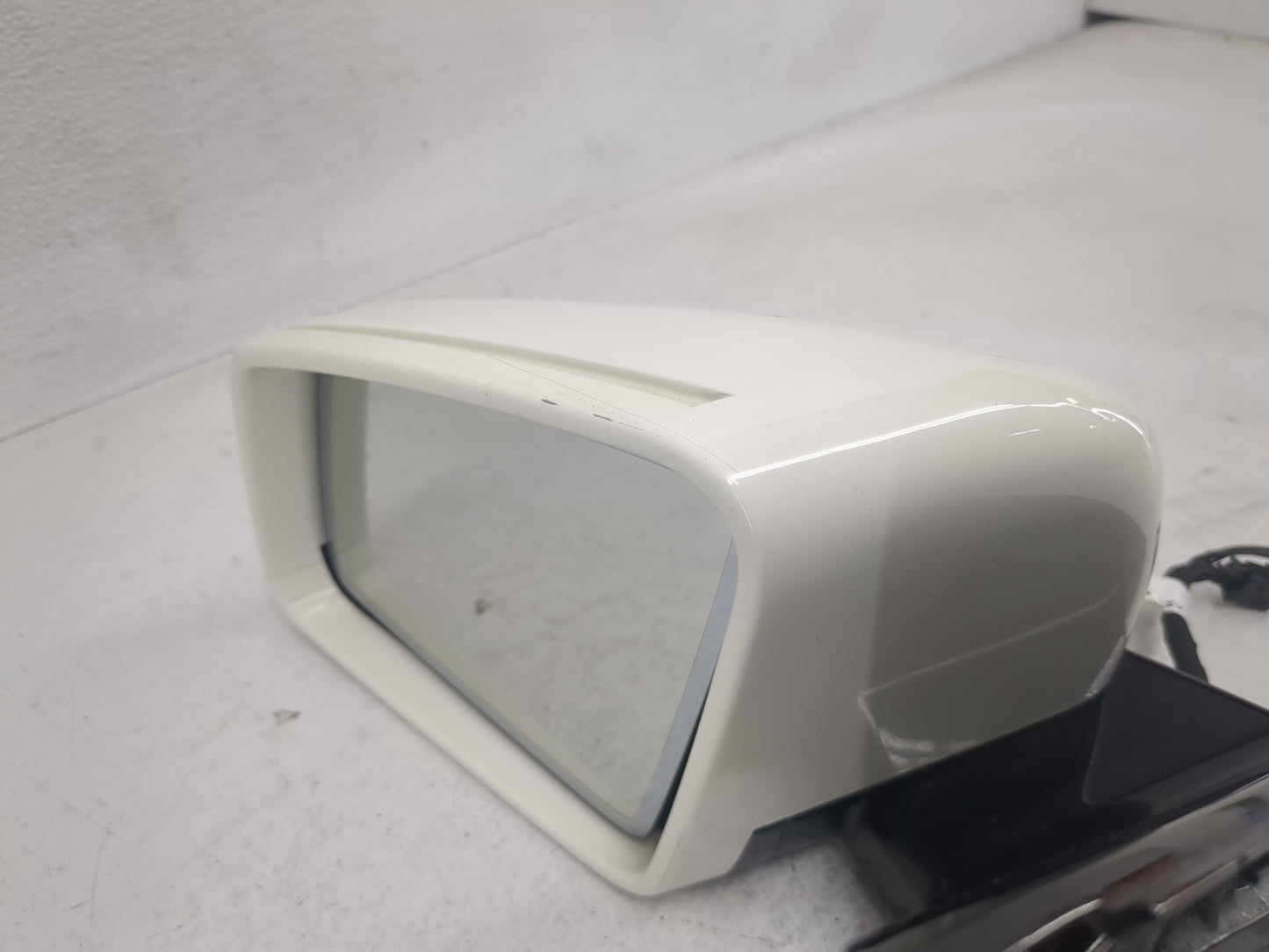 2012 Chrysler E Class Side Mirror Replacement Driver Left View Door Mirror Fits OEM Used Auto Parts - Oemusedautoparts1.com