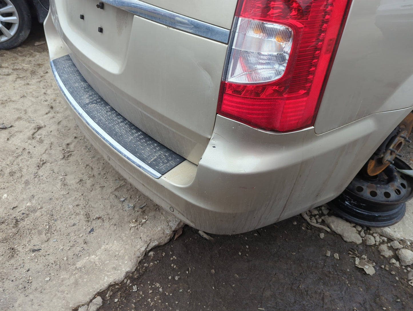 2011-2016 Chrysler Town & Country Rear Bumper Assembly Oem - Oemusedautoparts1.com