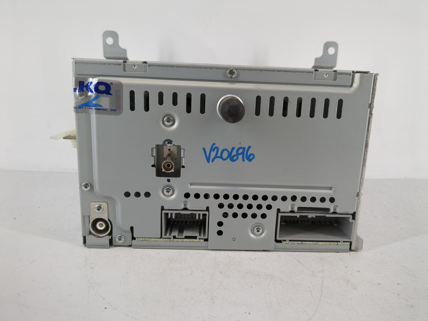2012 Dodge Caravan Radio AM FM Cd Player Receiver Replacement P/N:9L8T-19C157-BB Fits OEM Used Auto Parts - Oemusedautoparts