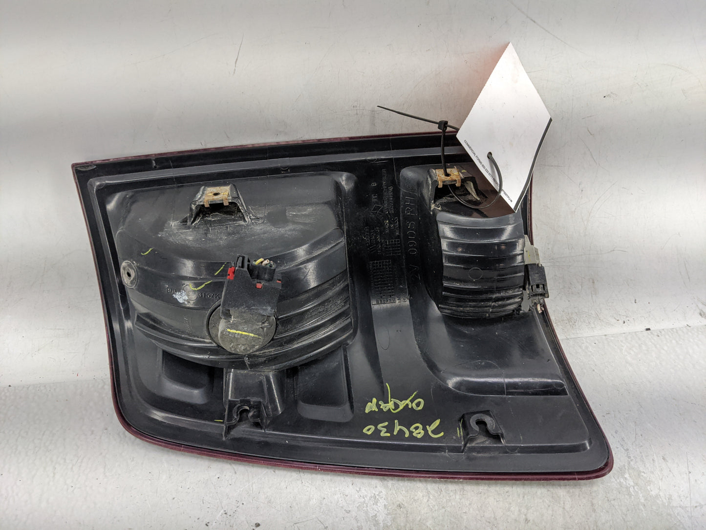 Dodge Dodge 1500 Pickup Driver Left Side Deck Lid Mounted Tail Light - Oemusedautoparts1.com