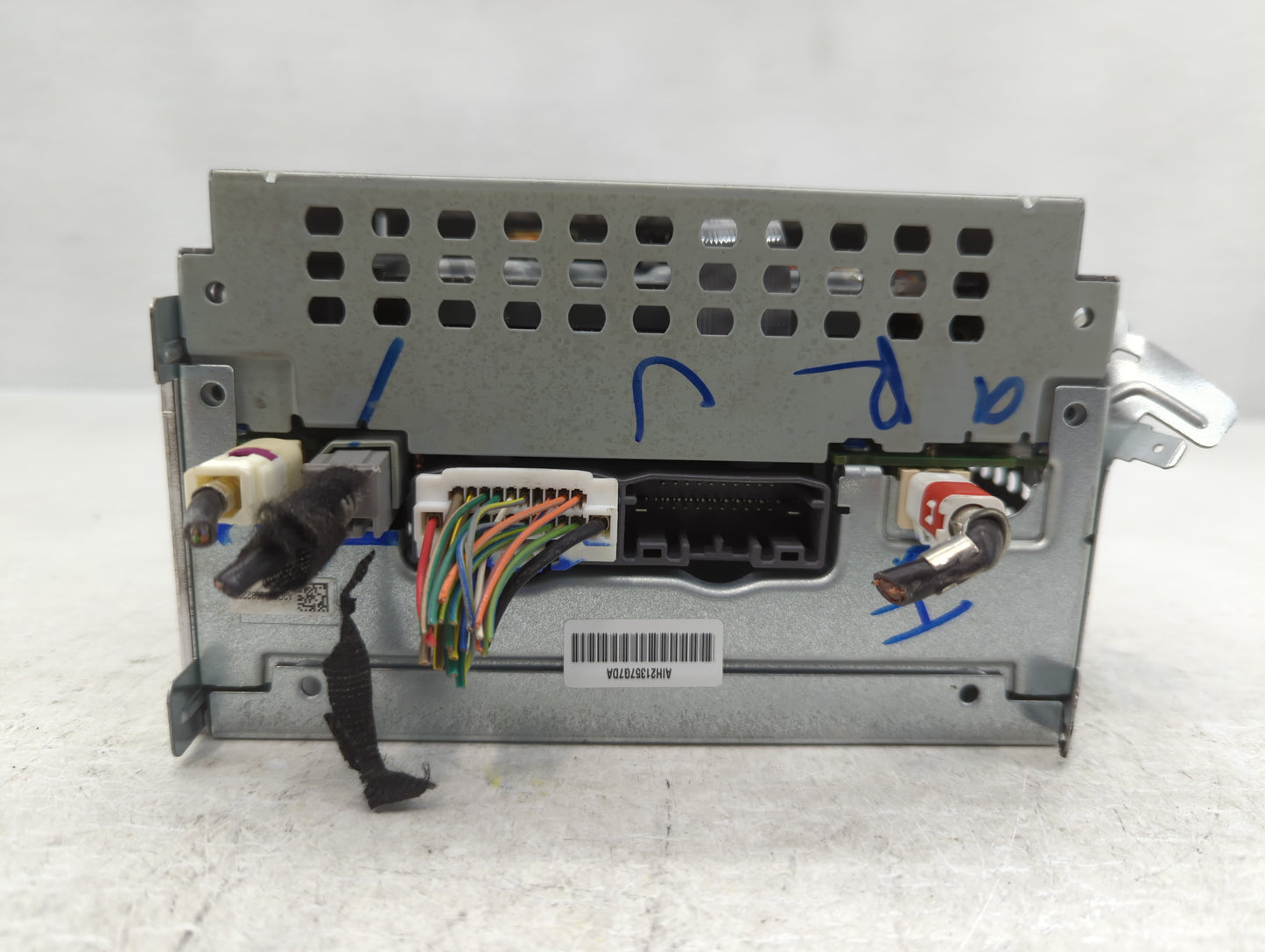 2011-2012 Dodge Journey Radio AM FM Cd Player Receiver Replacement P/N:P05091102AI P05091101AI Fits Fits 2011 2012 OEM Used
