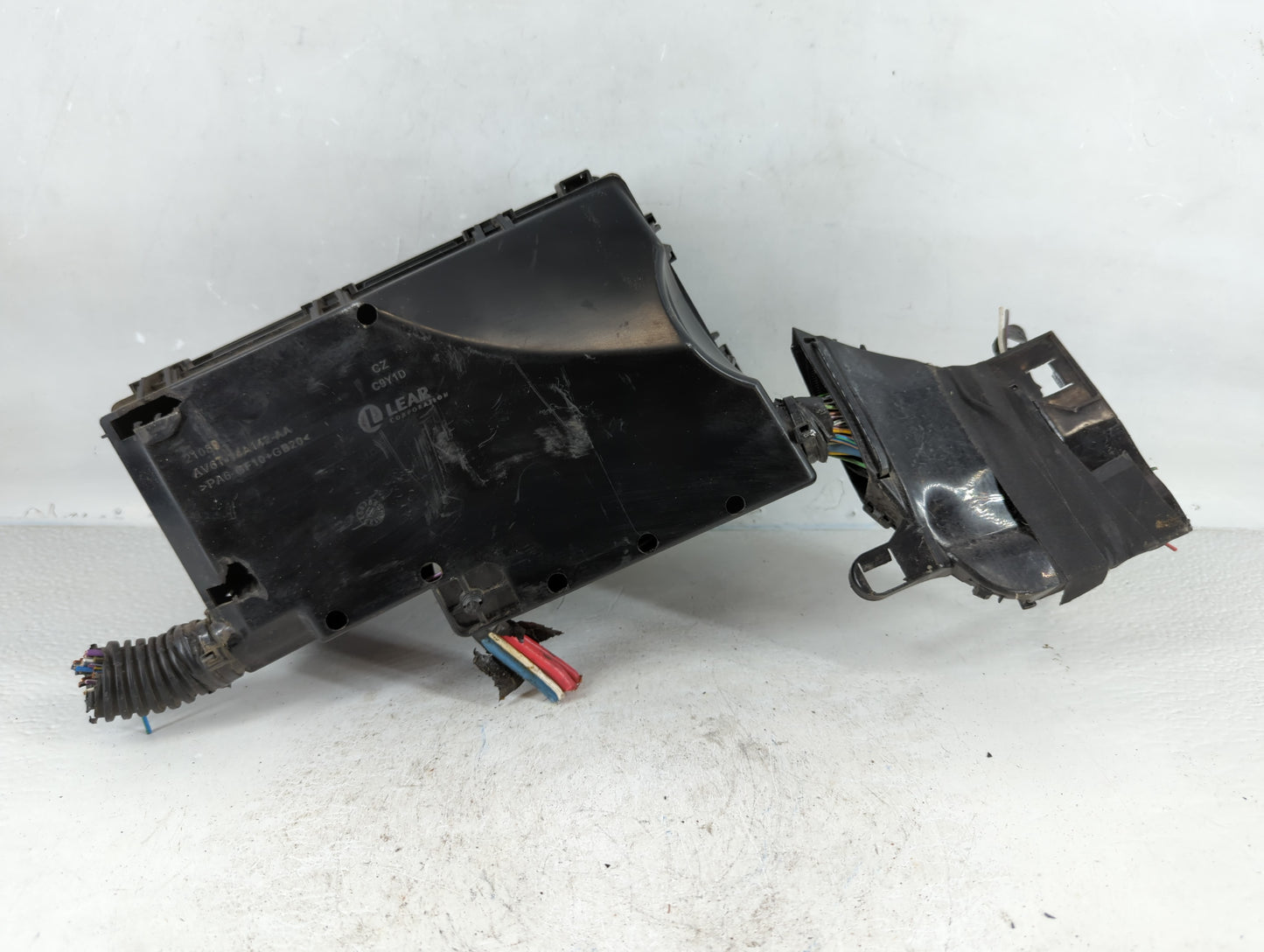 2012-2014 Ford Focus Fusebox Fuse Box Panel Relay Module P/N:AV6T-14A067-AB 5B0Q10107 Fits Fits 2012 2013 2014 OEM Used Auto