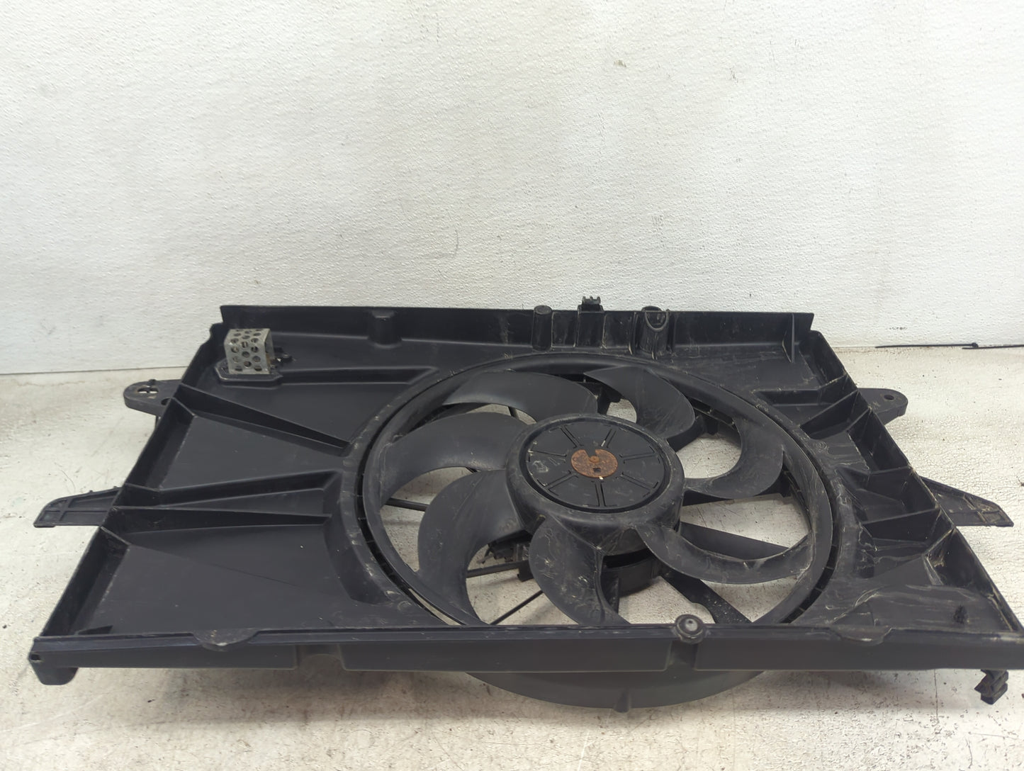 2012 Ford Fusion Electric Radiator Cooling Fan Motor Assembly Fits OEM Used Auto Parts - Oemusedautoparts1.com