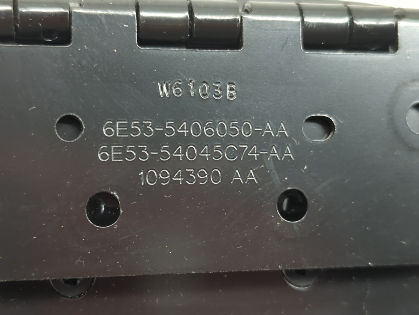2012 Ford Fusion Center Console Armrest Cover Lid P/N:6E53-5406050-AA Fits OEM Used Auto Parts - Oemusedautoparts1.com