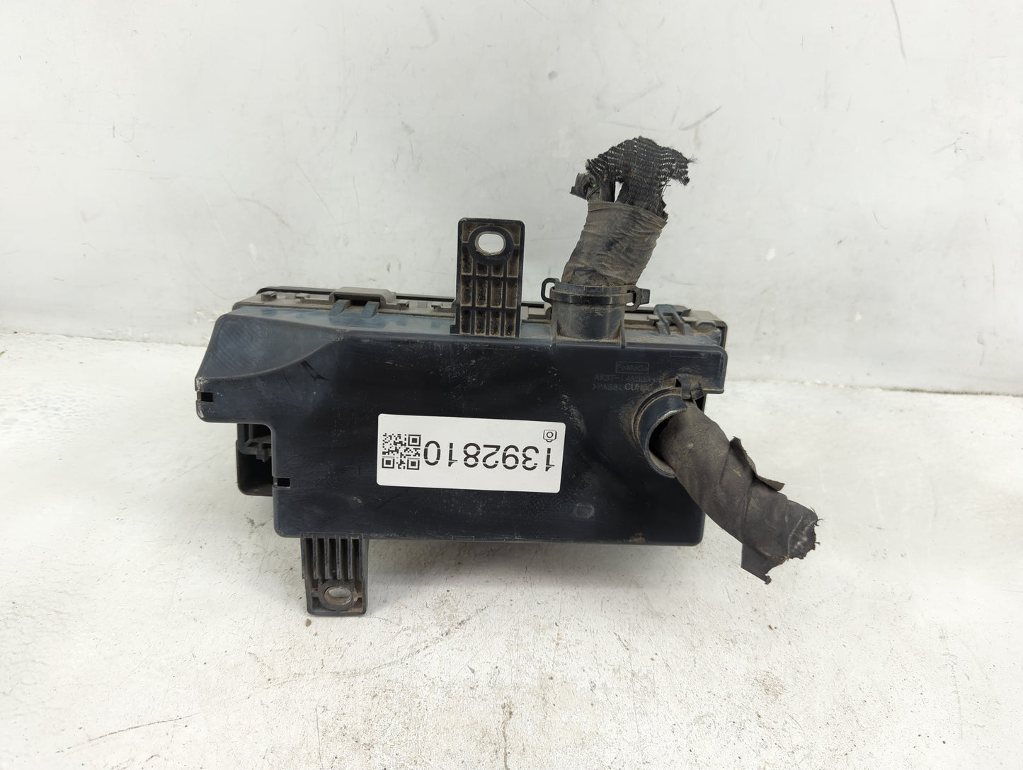 2012-2014 Ford Mustang Fusebox Fuse Box Panel Relay Module P/N:6E5T-14A003-AB Fits Fits 2012 2013 2014 OEM Used Auto Parts -