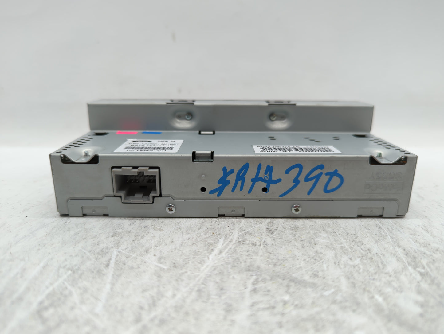 2010-2012 Ford Taurus Am Fm Cd Player Radio Receiver - Oemusedautoparts1.com