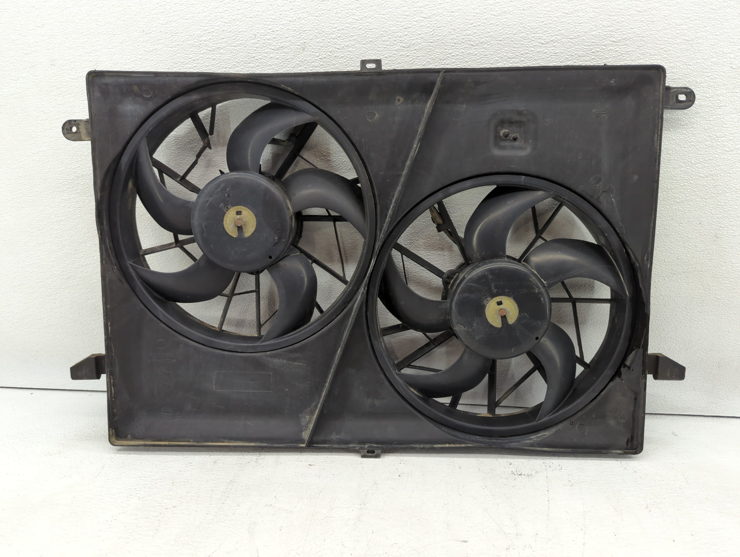 2007-2017 Gmc Acadia Left Radiator Fan Motor Assembly Black - Oemusedautoparts1.com