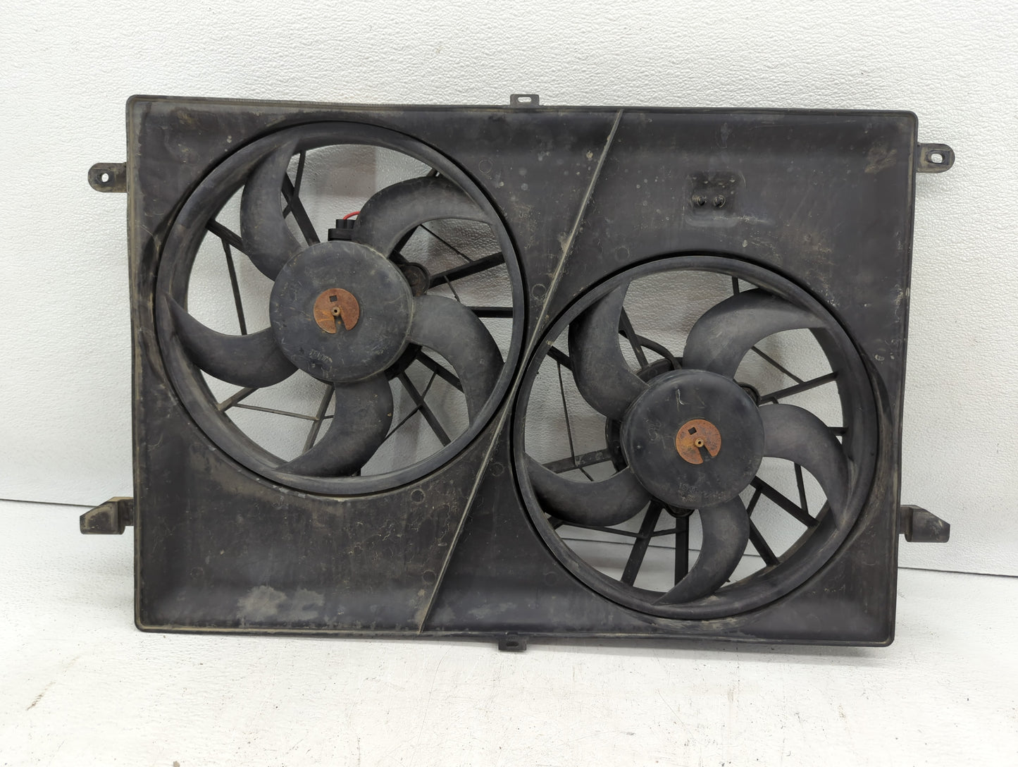 2007-2017 Gmc Acadia Left Radiator Fan Motor Assembly Black - Oemusedautoparts1.com