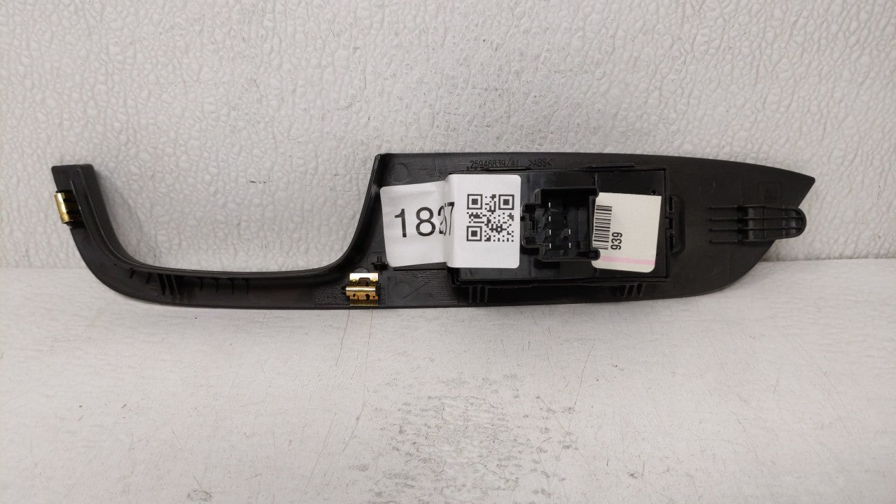 2012 Gmc Terrain Passeneger Right Power Window Switch 25946839 - Oemusedautoparts1.com