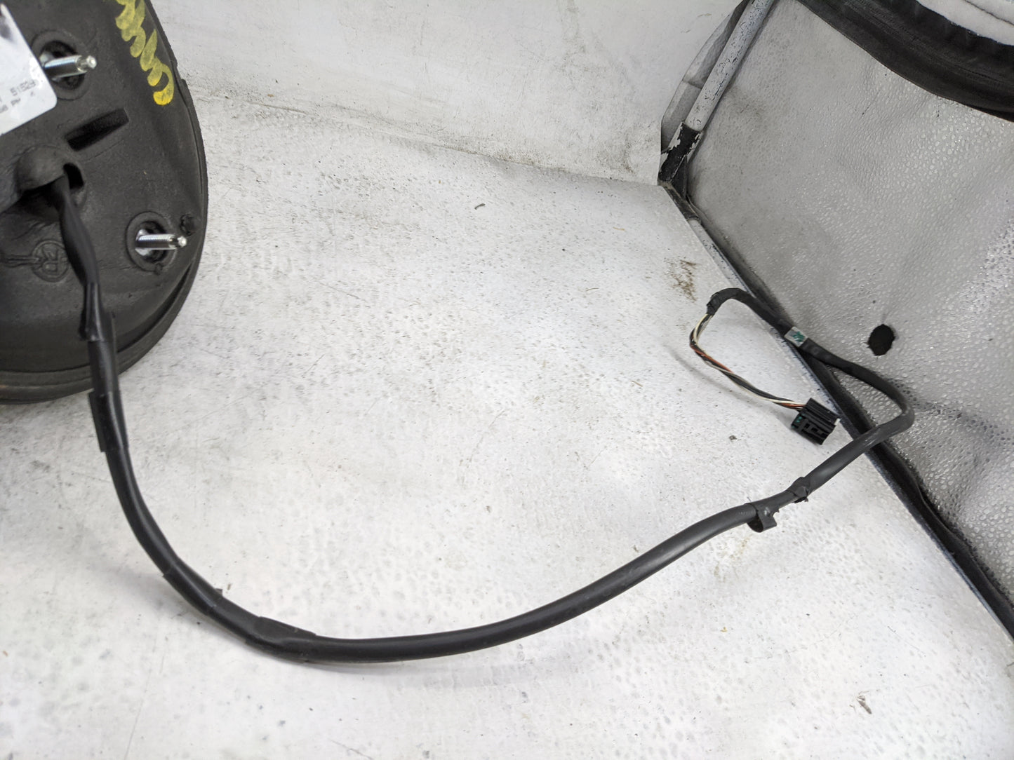 2007-2014 Gmc Yukon Passenger Side View Mirror - Right Door Mirror OEM Used - Oemusedautoparts1.com