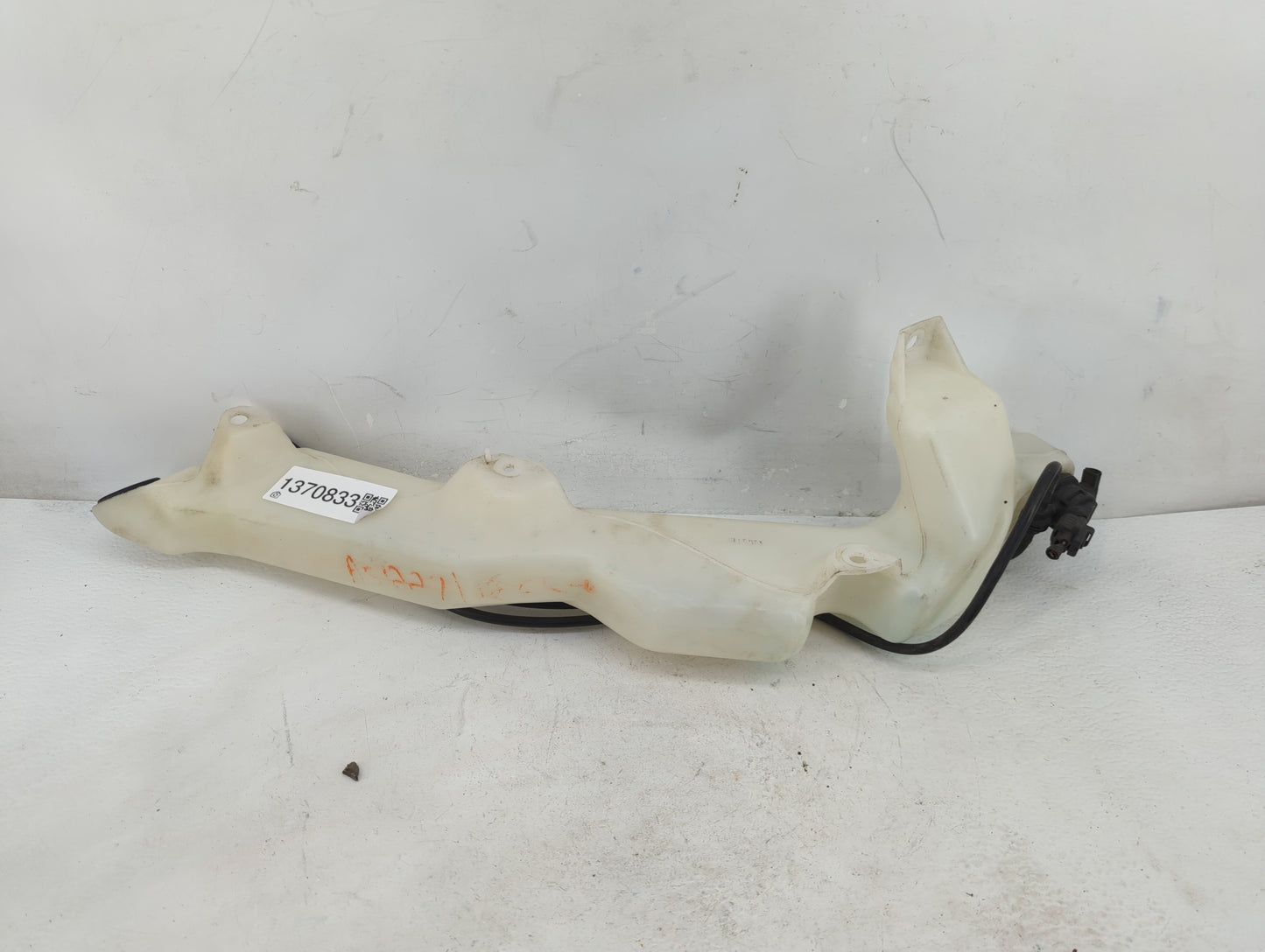 2012-2012 Honda Cr-v Windshield Washer Fluid Reservoir Bottle Oem - Oemusedautoparts1.com