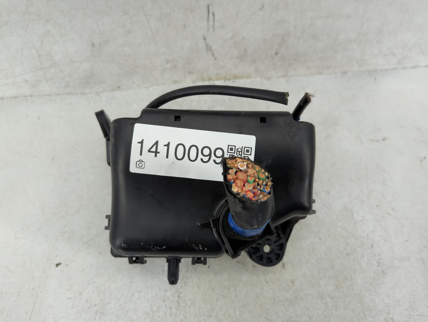 2012-2013 Hyundai Accent Fusebox Fuse Box Panel Relay Module P/N:91221-1R712 Fits Fits 2012 2013 OEM Used Auto Parts - Oemus