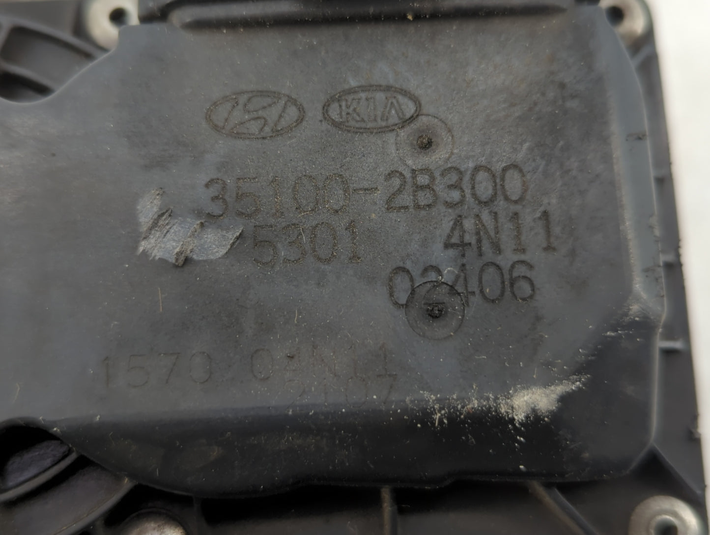 2012-2019 Hyundai Accent Throttle Body P/N:35100-2B300 Fits Fits 2012 2013 2014 2015 2016 2017 2018 2019 OEM Used Auto Parts