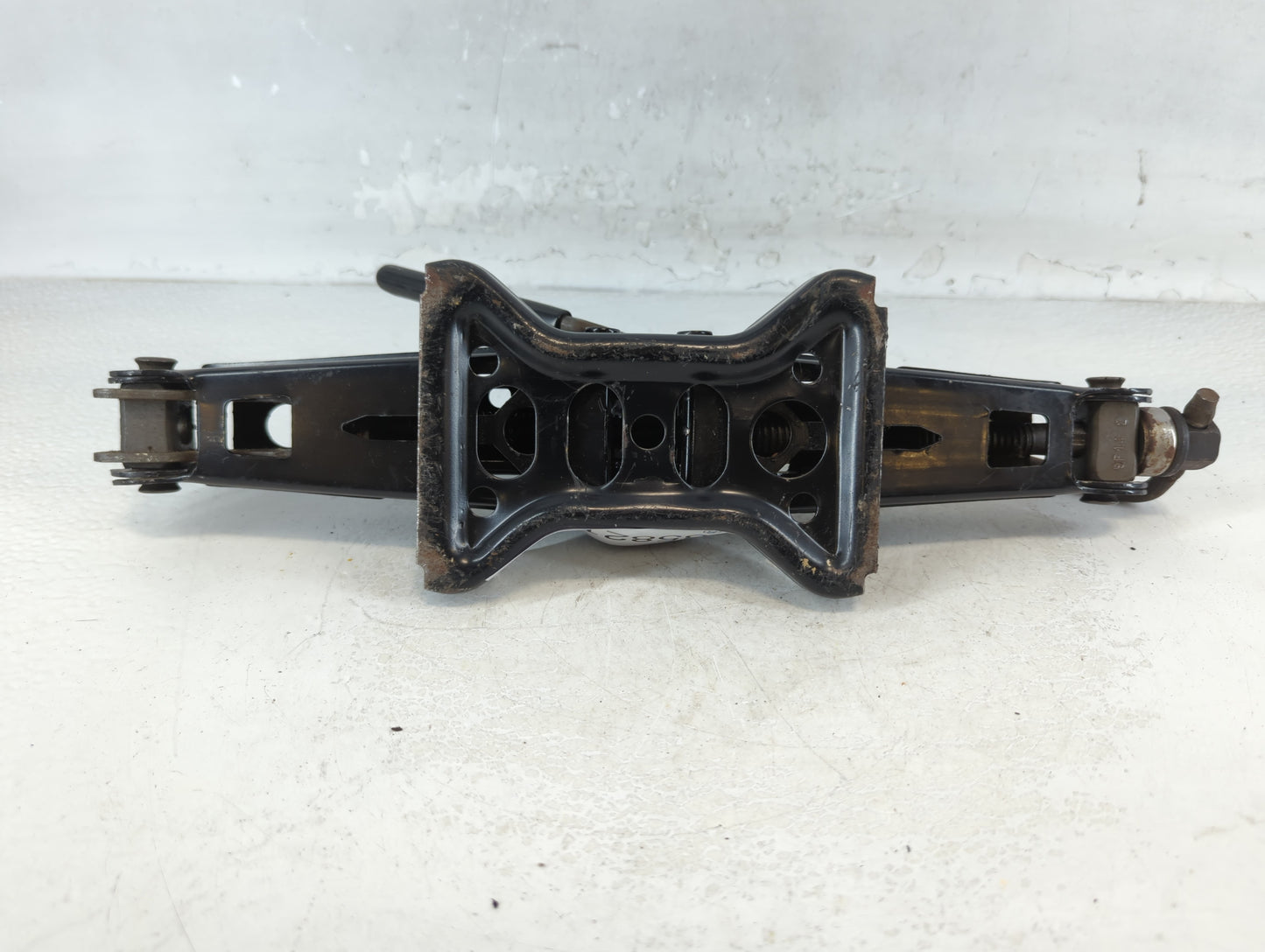 2012 Hyundai Accent Spare Scissor Car Jack - Oemusedautoparts1.com