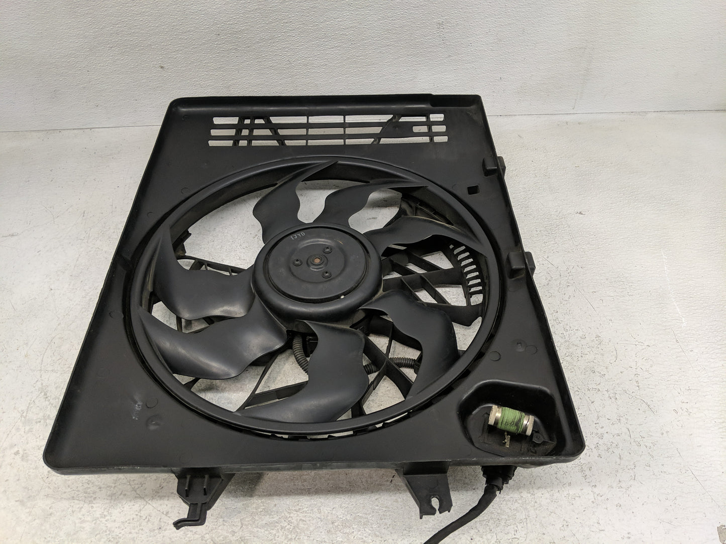 2012-2014 Hyundai Azera Electric Radiator Cooling Fan Motor Assembly Fits Fits 2012 2013 2014 OEM Used Auto Parts - Oemuseda