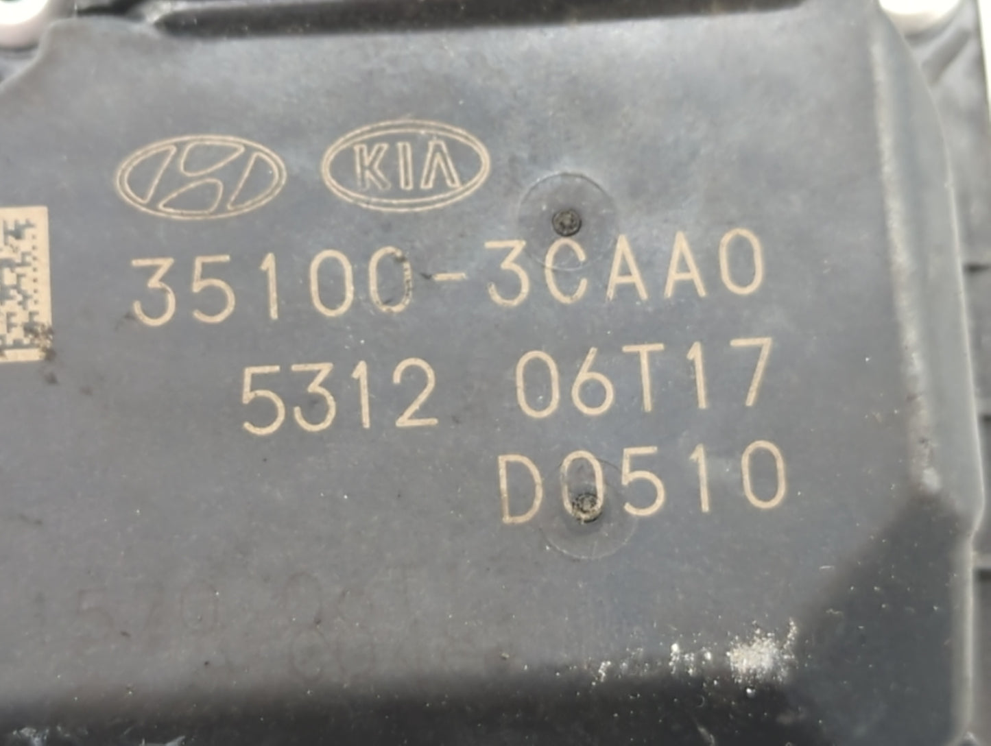 2012-2017 Hyundai Azera Throttle Body P/N:35100-3CAA0 Fits Fits 2012 2013 2014 2015 2016 2017 2018 OEM Used Auto Parts - Oem